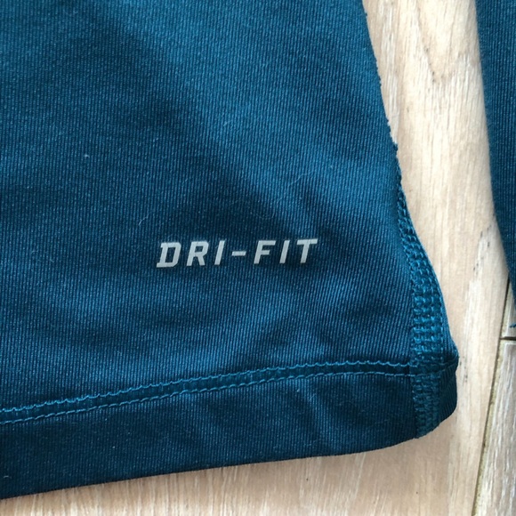 Nike Pro Dri-Fit Running Long Sleeve Top with Thumb Holes in EmeraldGreen Size M - Picture 5 of 12